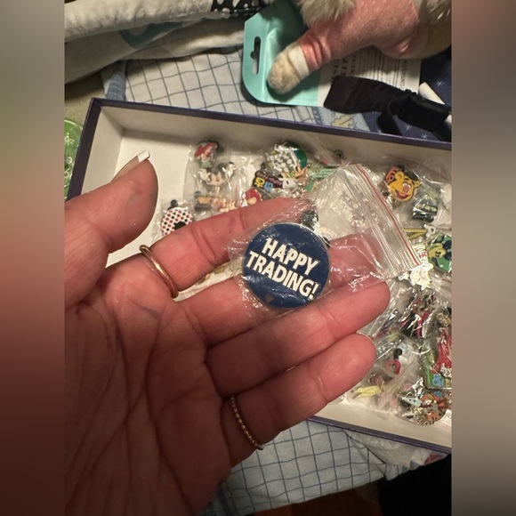 New 55+ Pc Disneyland & Mickey Mouse & Other Cartoon Character Pins Assorted Lot - Picture 5 of 11